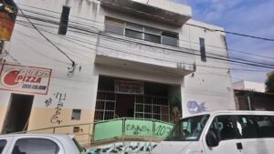 Antigo prédio do DEMC permanece fechado e deteriorado na Vila Santa Maria