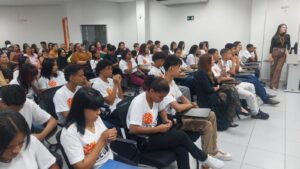 Formação gratuita desenvolve competências técnicas e comportamento interpessoal