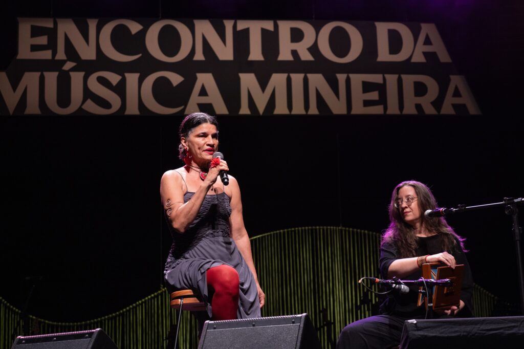 O regulamento estabelece que podem se inscrever artistas com idade igual ou superior a 18 anos, desde que residam em Minas Gerais há pelo menos seis meses