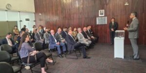 Durante o encontro, integrantes da comissão explicaram o funcionamento do teste de integridade das urnas eletrônicas e do teste de autenticidade dos sistemas eleitora