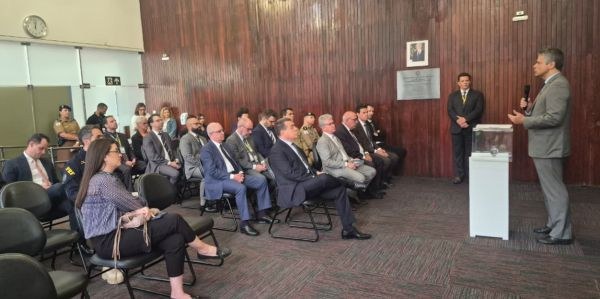 Durante o encontro, integrantes da comissão explicaram o funcionamento do teste de integridade das urnas eletrônicas e do teste de autenticidade dos sistemas eleitora
