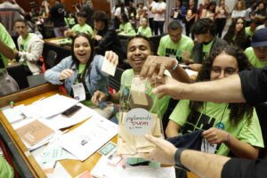 Estudantes ocuparam lugares das deputadas e dos deputados, no Plenário da ALMG, e escolheram as sugestões para o documento final do PJ 2026