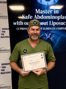 O cirurgião plástico, médico Guilherme Veloso, participou, em Miami, nos Estados Unidos, do curso internacional “Master in Safe Abdominoplasty with or without Liposuction”
