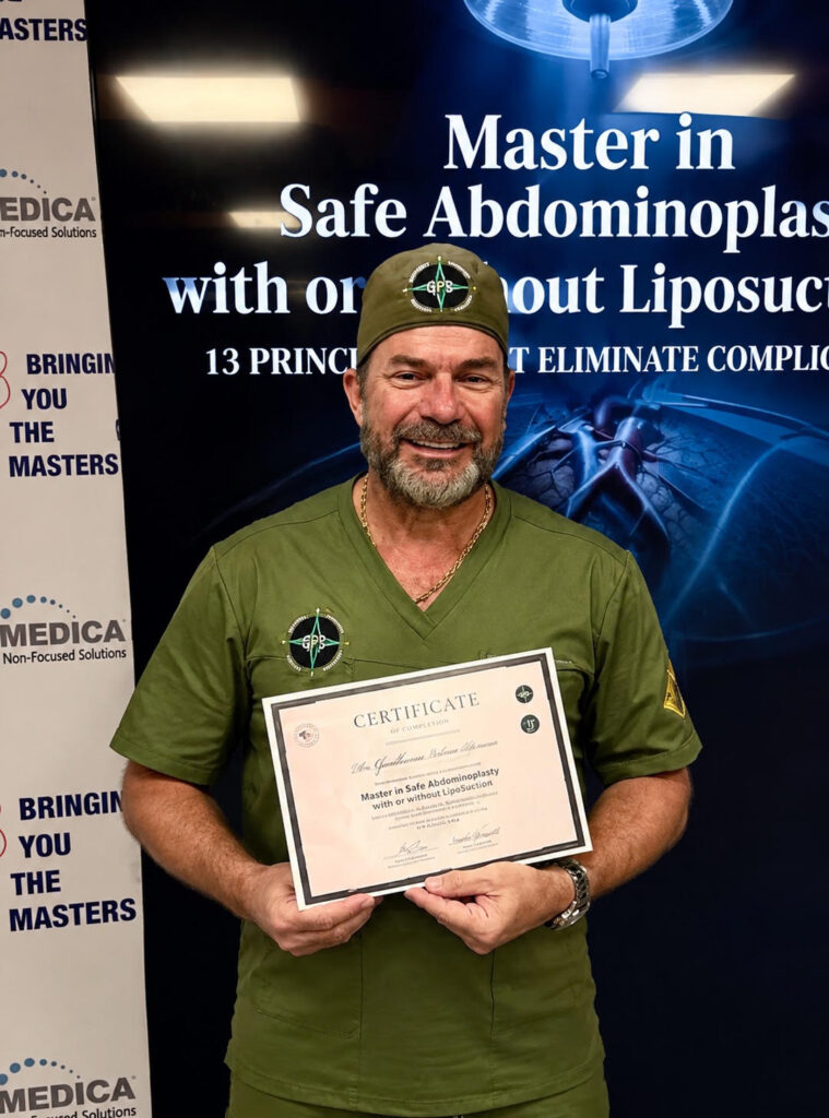 O cirurgião plástico, médico Guilherme Veloso, participou, em Miami, nos Estados Unidos, do curso internacional “Master in Safe Abdominoplasty with or without Liposuction”
