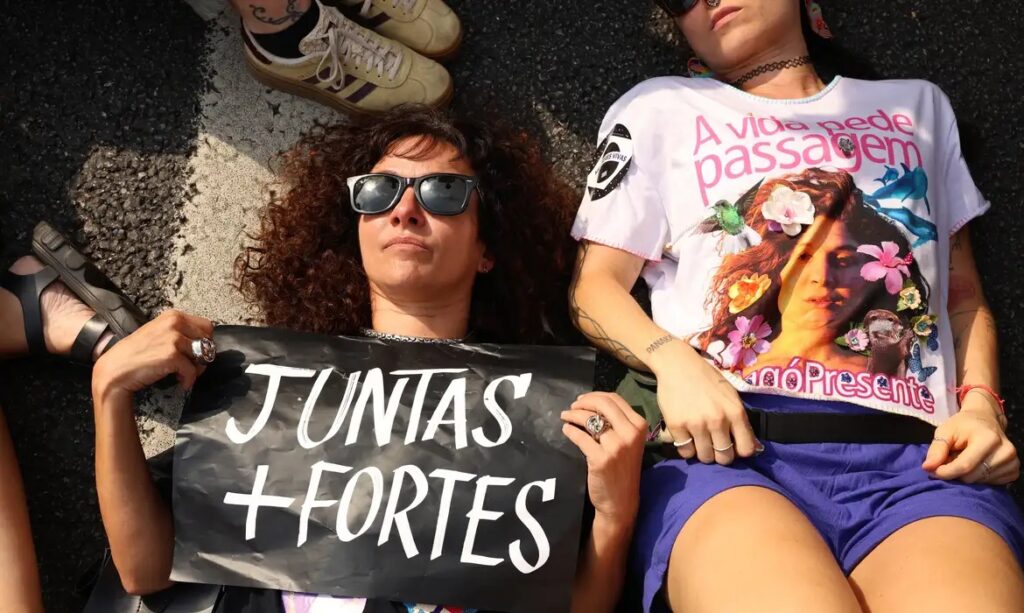 Maioria dos eleitores, mulheres ainda são minoria entre candidaturas.