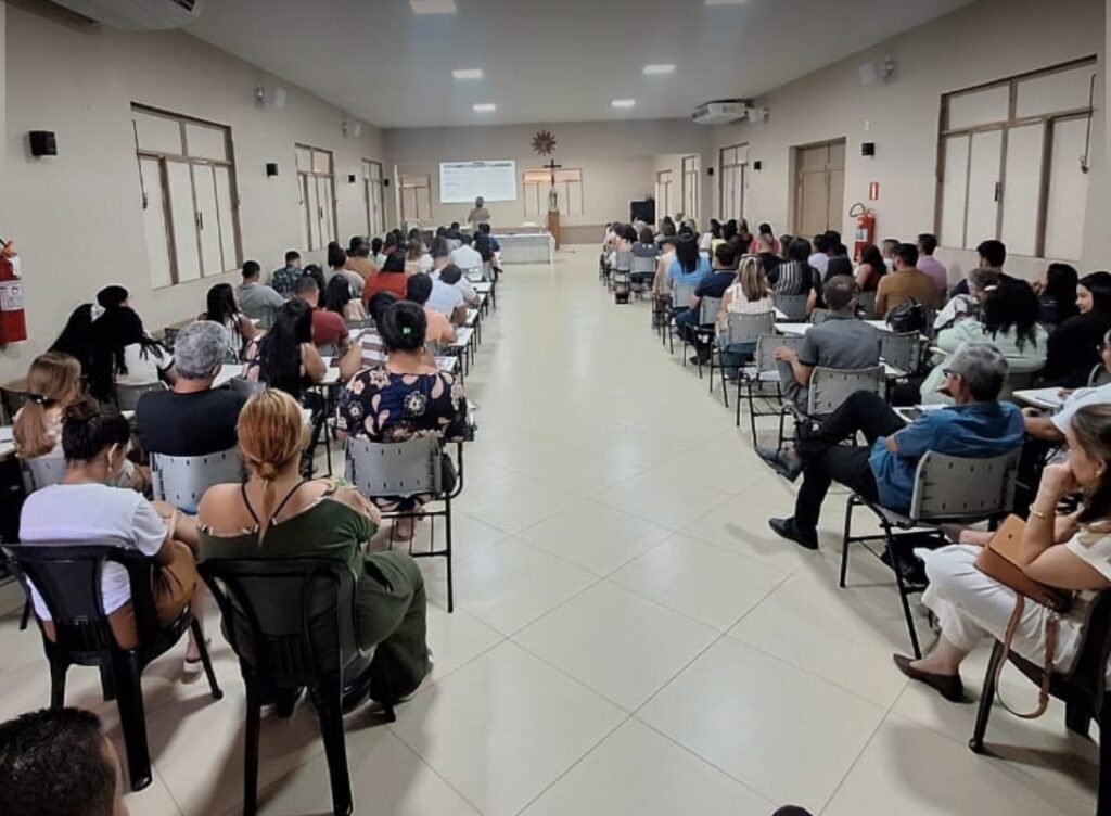 Mais de 130 secretários, demais membros dos Conselhos Econômicos Paroquiais, setores administrativos da Arquidiocese e Seminário, participaram de um dia de formação