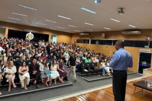 No primeiro dia do seminário, foram realizadas palestras sobre os principais desafios e estratégias para o fortalecimento das redes de atenção