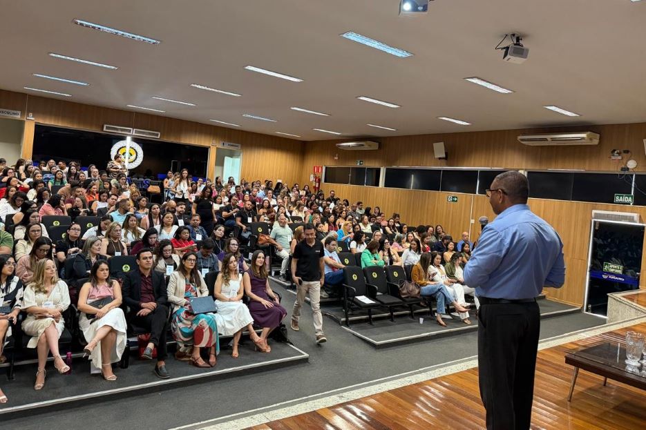 No primeiro dia do seminário, foram realizadas palestras sobre os principais desafios e estratégias para o fortalecimento das redes de atenção