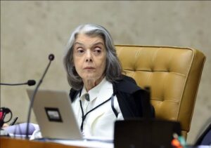 Única mulher na Suprema Corte, Cármen Lúcia defende serenidade no STF