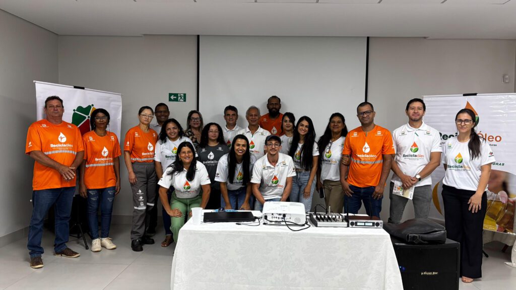 O treinamento reuniu coordenação, equipe técnica, bolsistas e agentes de coleta das associações participantes para ampliar conhecimentos