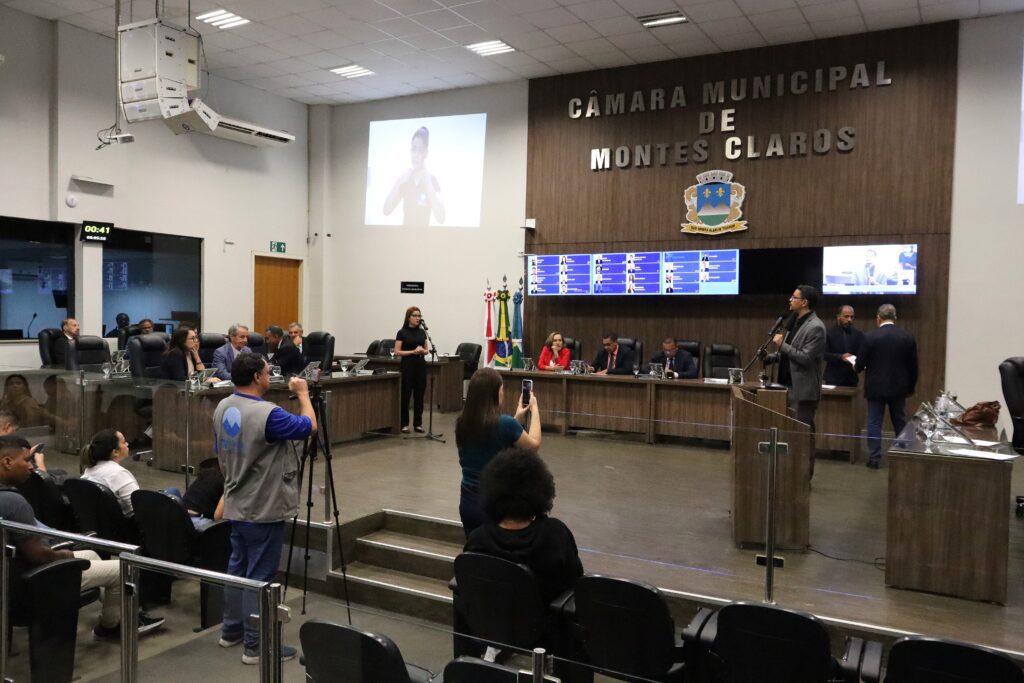 A vereadora Professora Iara Pimentel apresentou requerimento solicitando à Prefeitura a suspensão de eventuais medidas punitivas
